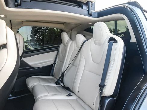 Used 2018 Tesla Model X 75D AWD/4WD image 17