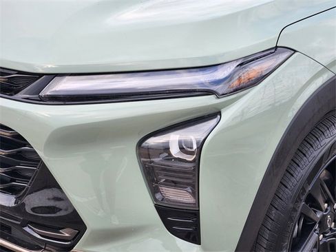 Used 2025 Chevrolet Trax ACTIV w/ Sunroof Package image 9