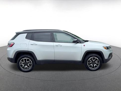 Used 2025 Jeep Compass Trailhawk w/ Trailer Tow Group AWD/4WD image 13