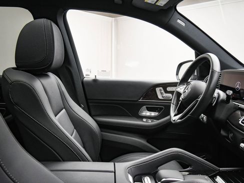 Used 2025 Mercedes-Benz GLS 450 4MATIC image 50