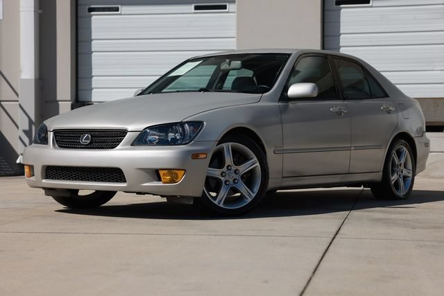 Used 2004 Lexus IS 300 RWD image 1