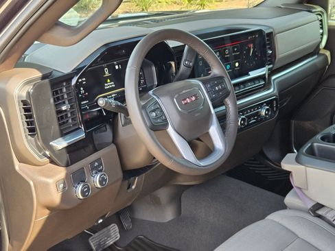 Used 2022 GMC Sierra 1500 SLE w/ Preferred Package image 9