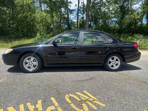 Used 2006 Ford Taurus SE FWD image 2