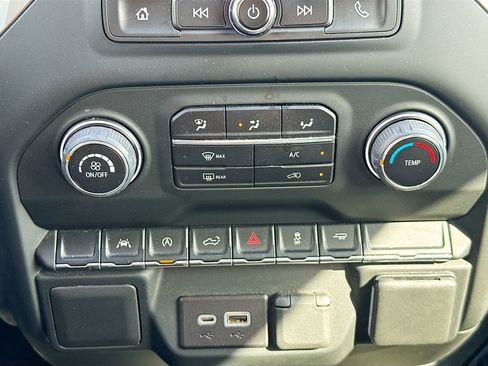 Used 2023 Chevrolet Silverado 1500 Custom image 15