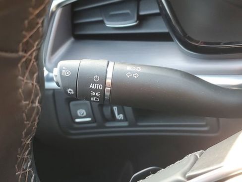 Certified 2025 Cadillac XT5 Luxury AWD/4WD image 17