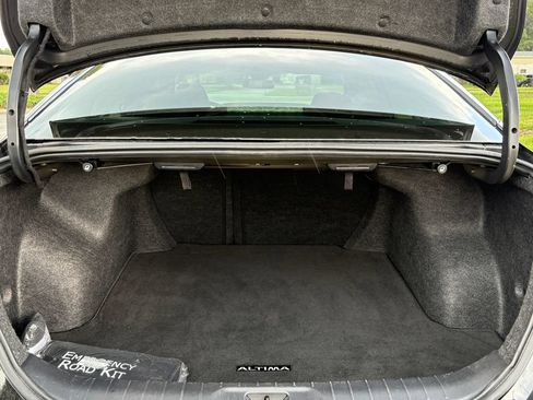 Used 2025 Nissan Altima 2.5 SV FWD image 24