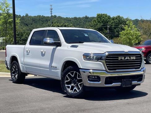 Used 2025 RAM 1500 Laramie AWD/4WD image 1