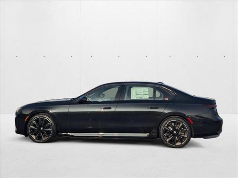 Used 2025 BMW i7 xDrive60 image 5