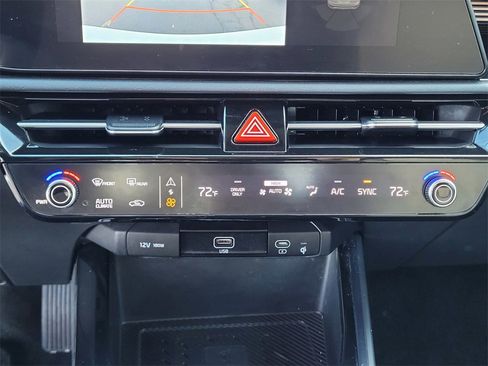 Used 2023 Kia Niro SX image 18
