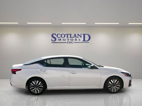 Used 2024 Nissan Altima 2.5 SV FWD image 5