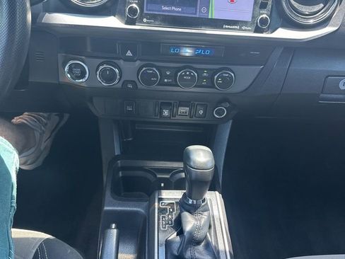 Used 2022 Toyota Tacoma TRD Sport AWD/4WD image 21
