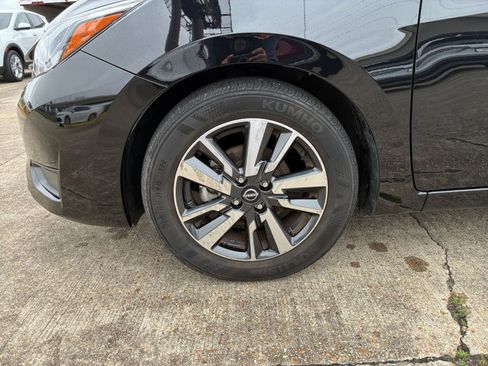 Used 2025 Nissan Versa SV FWD image 22