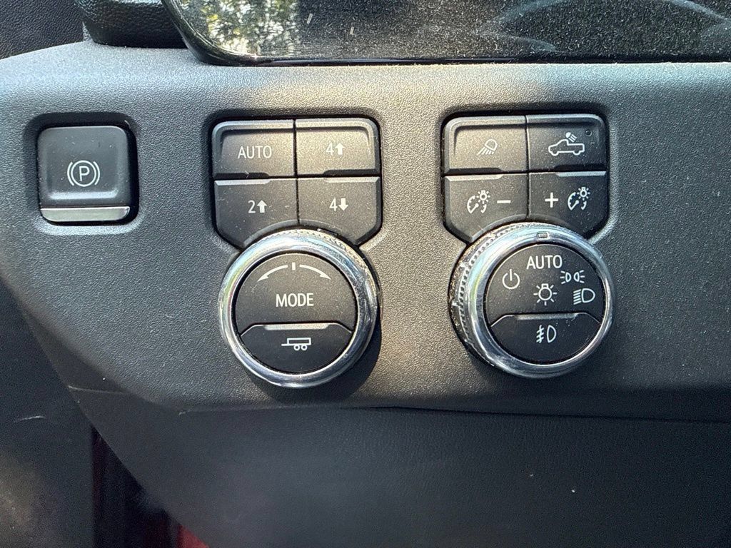 Used 2023 GMC Sierra 1500 SLT w/ SLT Premium Plus Package AWD/4WD image 23