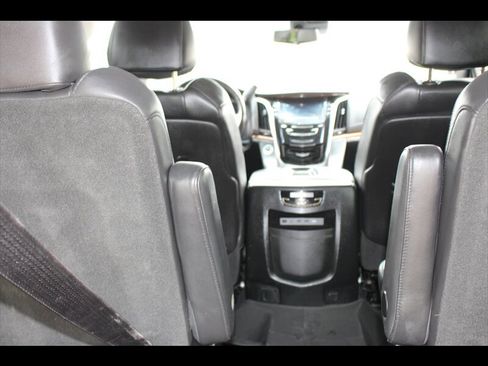 Used 2018 Cadillac Escalade Premium Luxury RWD image 9