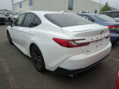 Used 2025 Toyota Camry SE FWD image 5