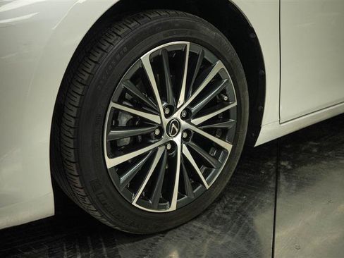Used 2023 Lexus ES 300h w/ Premium Package FWD image 3