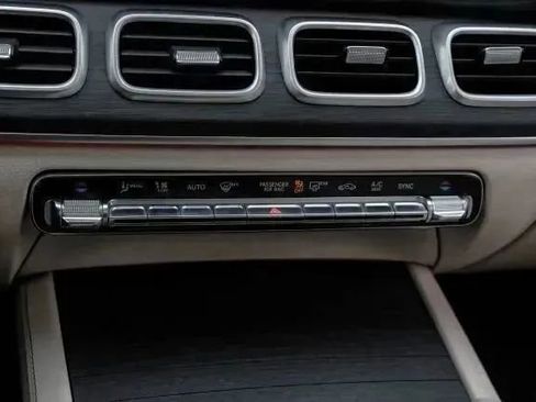 Used 2020 Mercedes-Benz GLS 450 4MATIC image 31