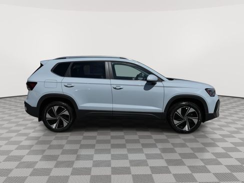 New 2026 Volkswagen Taos SE AWD/4WD image 2