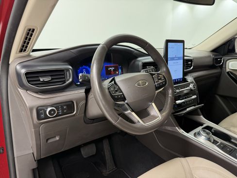 Used 2023 Ford Explorer Platinum w/ Technology Package image 14
