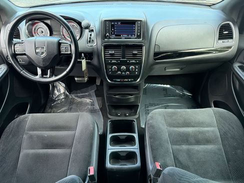 Used 2019 Dodge Grand Caravan SE FWD image 16