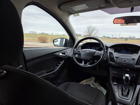 Used 2015 Ford Focus SE w/ SE Cold Weather Package image 45