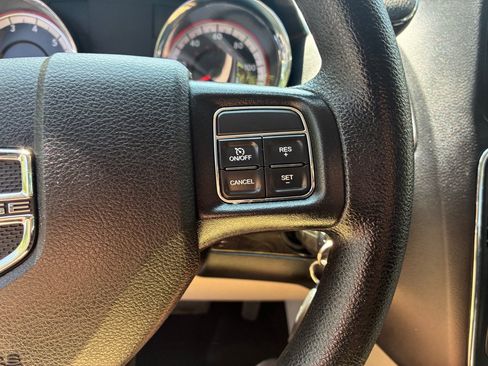Used 2019 Dodge Grand Caravan SE FWD image 28