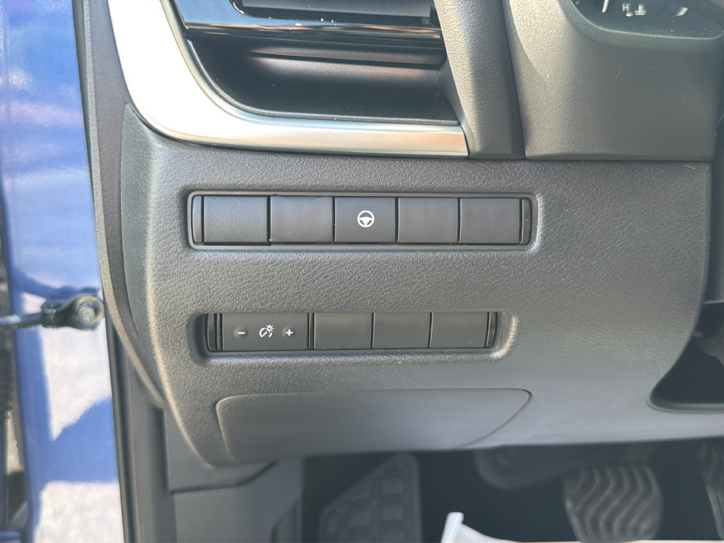 Used 2021 Nissan Rogue SV AWD/4WD image 38