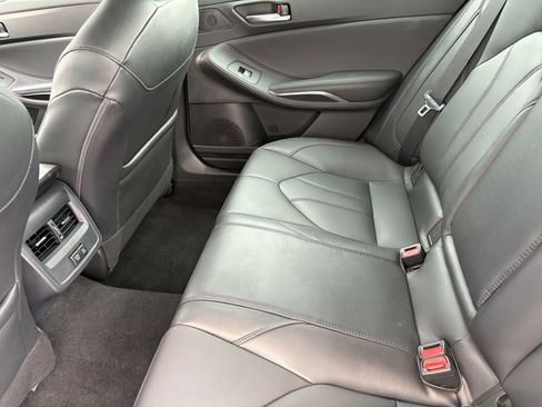 Used 2021 Toyota Avalon XLE FWD image 11