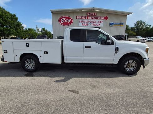Used 2018 Ford F250 XL w/ Power Equipment Group RWD image 4
