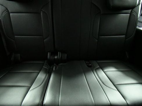 Used 2020 Chevrolet Suburban Premier image 27