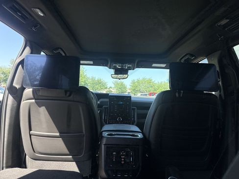 New 2026 GMC Yukon AT4 Ultimate w/ LPO, Floor Liner Package AWD/4WD image 19
