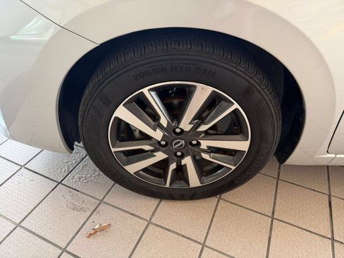 Used 2025 Nissan Versa SV FWD image 24