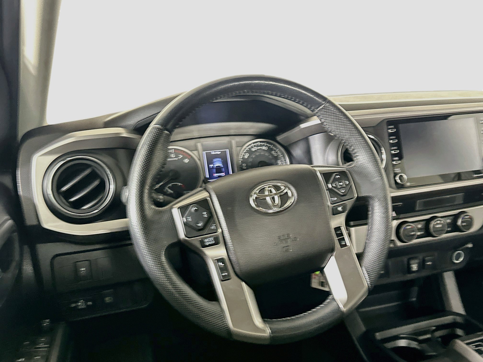 Used 2021 Toyota Tacoma SR5 RWD image 18