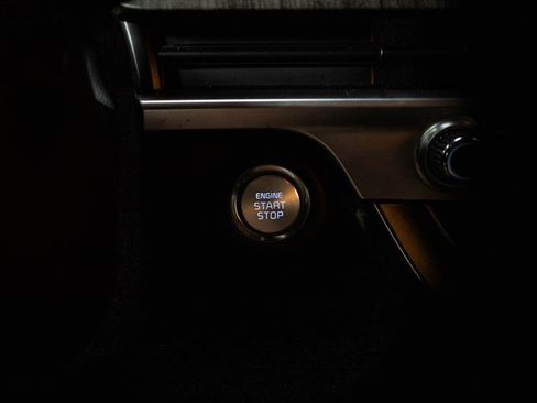 Used 2024 Kia Telluride EX w/ EX Captain's Chair Package image 19