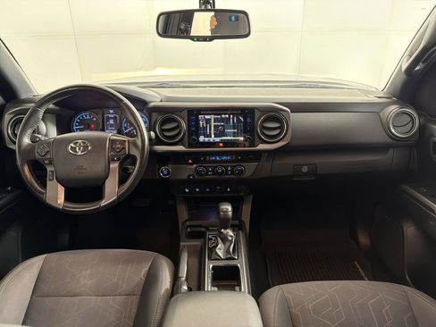 Used 2017 Toyota Tacoma TRD Off-Road image 17