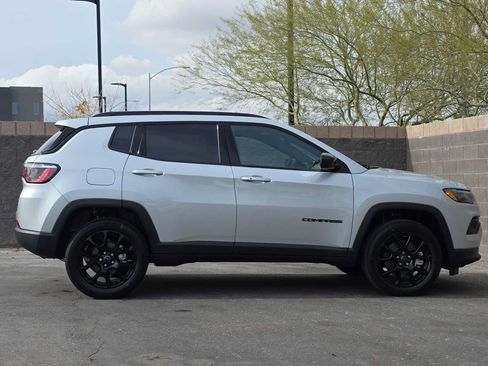 Used 2026 Jeep Compass Latitude AWD/4WD image 9