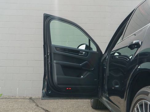 Certified 2023 Porsche Cayenne AWD/4WD image 15