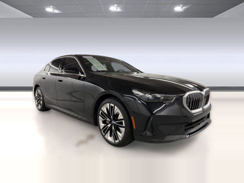 Used 2024 BMW i5 eDrive40i w/ M Sport Package RWD image 7