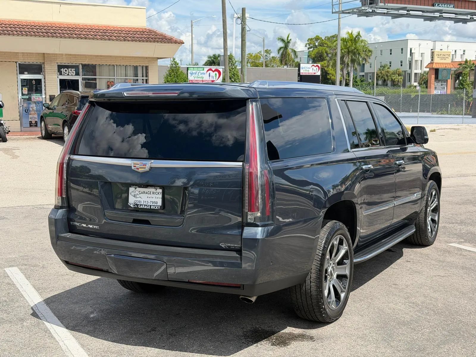 Used 2019 Cadillac Escalade ESV Luxury AWD/4WD image 5
