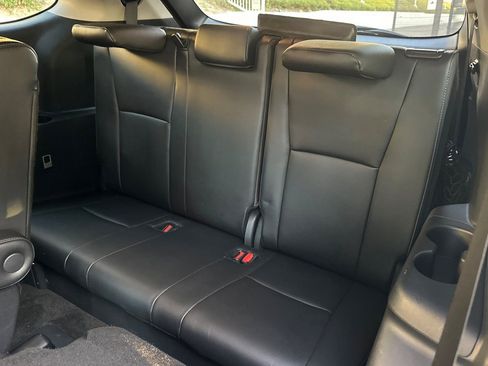 Used 2024 Toyota Highlander Limited image 36