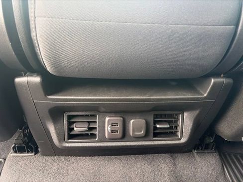 Used 2022 Chevrolet Silverado 1500 LT AWD/4WD image 30