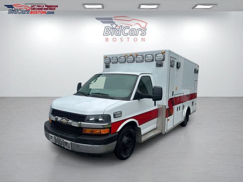 Used 2011 Chevrolet Express 4500 w/ Ambulance Package RWD image 1