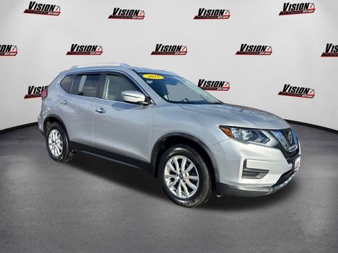Used 2018 Nissan Rogue SV image 3
