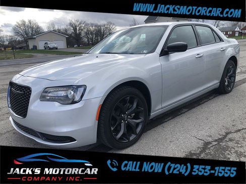 Used 2022 Chrysler 300 Touring w/ Sport Appearance Package image 7