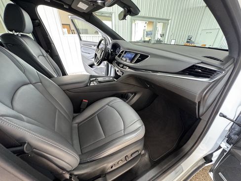 Used 2024 Buick Enclave Premium image 8