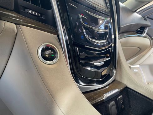Used 2020 Cadillac Escalade Luxury w/ LPO, Radiant Package AWD/4WD image 30
