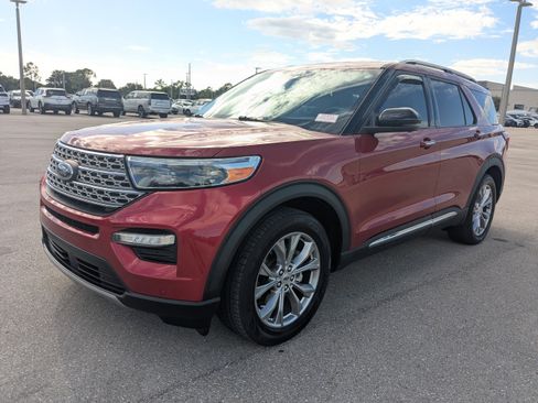 Used 2021 Ford Explorer Limited w/ Equipment Group 301A image 9