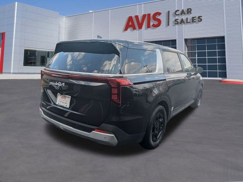 Used 2025 Kia Carnival image 6