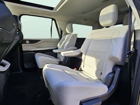 New 2025 Lincoln Navigator L Reserve image 27