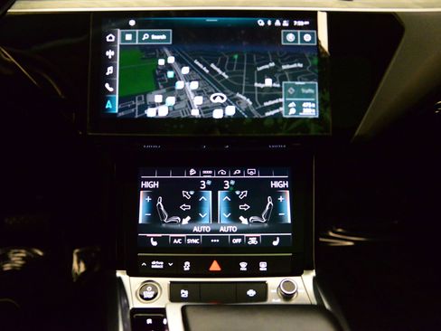 Certified 2021 Audi e-tron Premium image 30